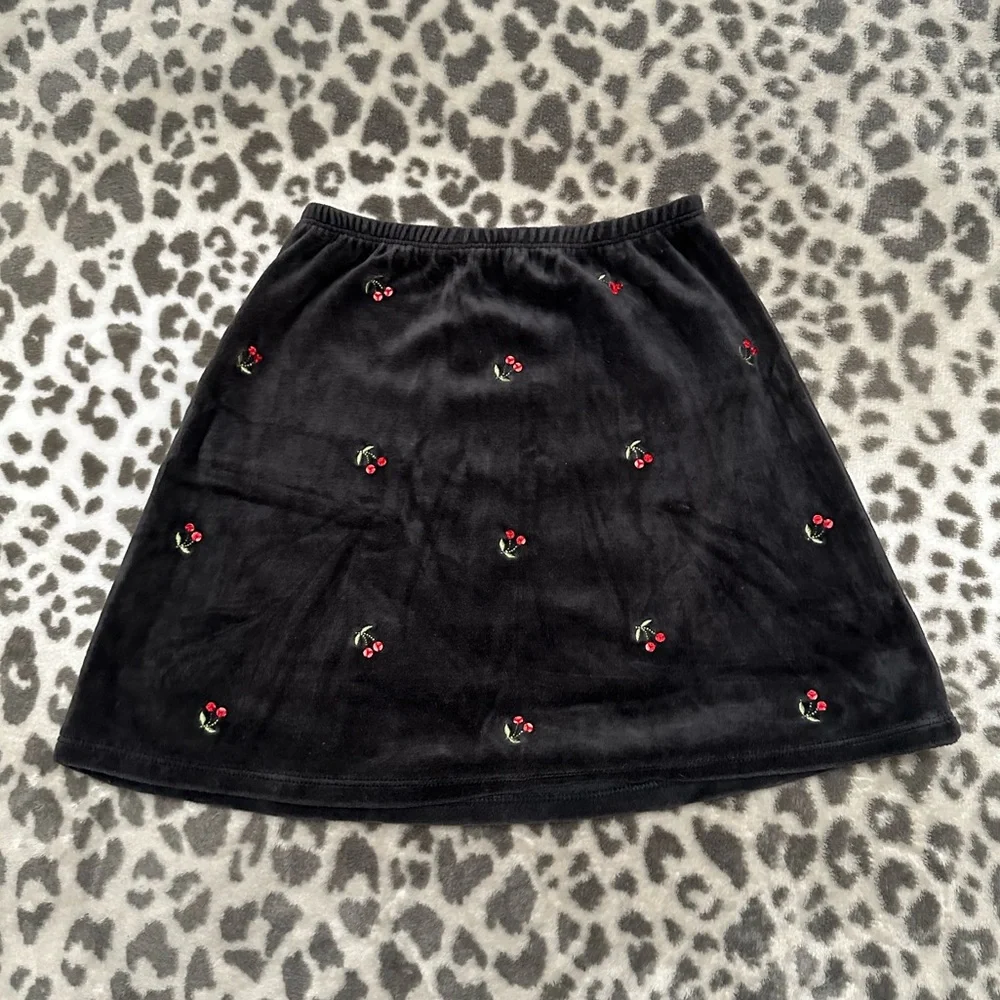 2002 Gymboree Velvet Skirt in Black with Sequin Cherry Print Size 5